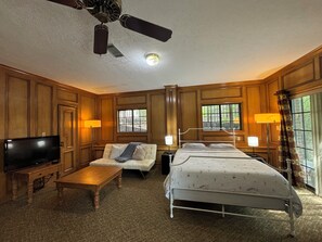 1 bedroom, free WiFi, bed sheets - Spacious Studio Mins To Downtown Austin, UT, Zilker Park, Barton Springs (Austin)