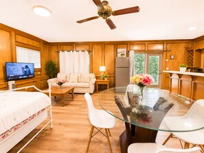 1 bedroom, desk, free WiFi, bed sheets