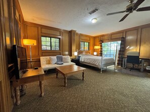 1 bedroom, free WiFi, bed sheets - Spacious Studio Mins To Downtown Austin, UT, Zilker Park, Barton Springs (Austin)