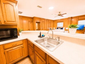 Fridge, oven, stovetop, coffee/tea maker