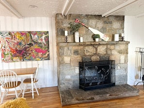 Interior - Naramata Red Cottage (Naramata)
