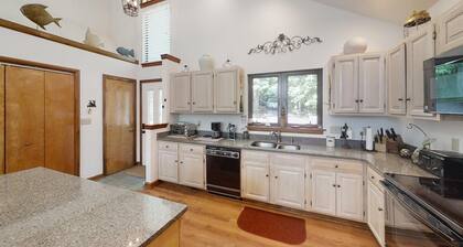 Lakefront - Spacious 5-bedroom house on Lake Anna - Public Side