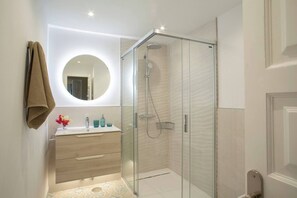 Hair dryer, towels - New Luxury Mijas townhouse Views Terrace & Patio (Mijas)