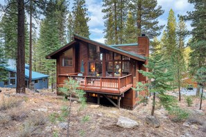 House (4 Bedrooms) | Interior - Northstar Hideaway by Avantstay 5mins to Skiing! (Truckee)