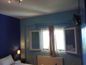 1 chambre, fer et planche à repasser, Wi-Fi gratuit, draps fournis