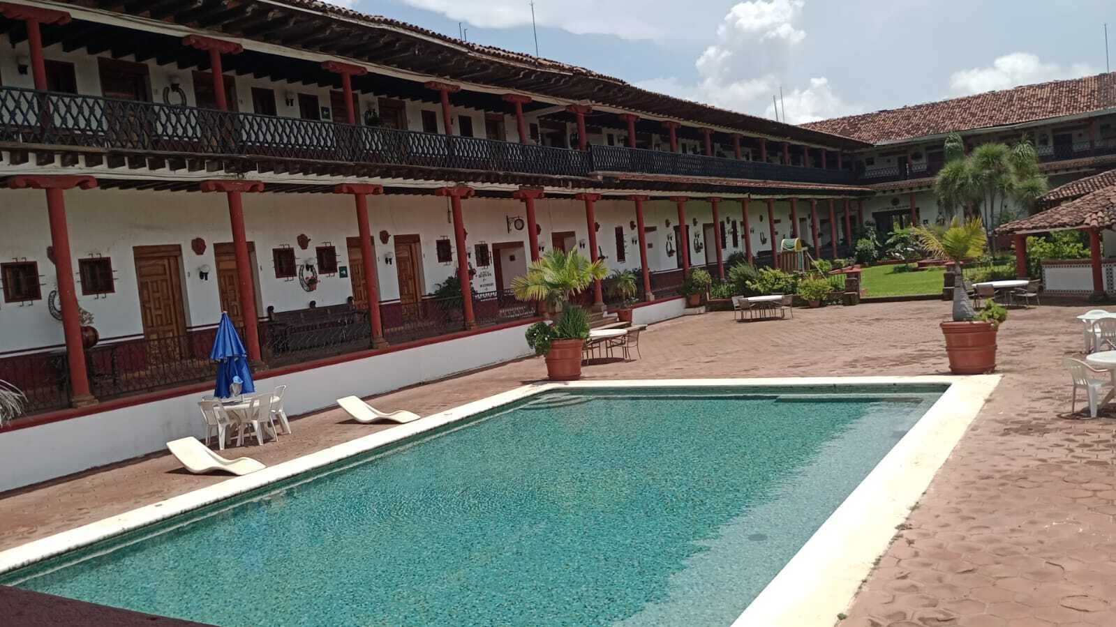3 outdoor pools, open 9:00 AM to 6:00 PM, pool umbrellas