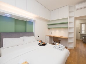 1 bedroom, bed sheets - Isola-Garibaldi newly renovated 1 br by Rentopolis (Milan)