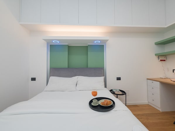 1 bedroom, bed sheets