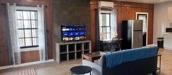 LakeTrail Modern Cabin Apt / Hot tub (opt) LT5