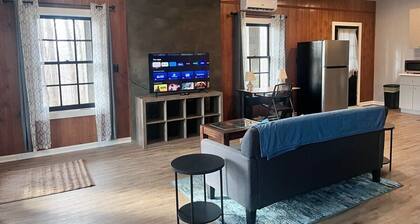 LakeTrail Modern Cabin Apt / Hot tub (opt) LT5