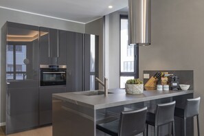 Microonde, lavastoviglie, macchina per tè/caffè