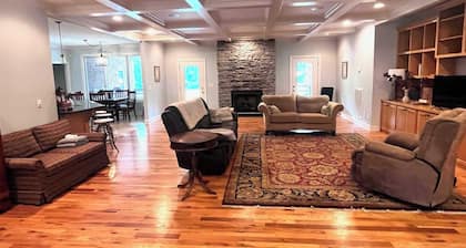 Gateway Farmhouse - 3 bedroom suite, pool GW234