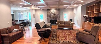 Gateway Farmhouse - 3 bedroom suite, pool GW234