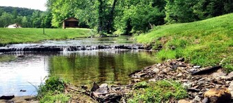 Gateway Farmhouse - 3 bedroom suite, pool GW234