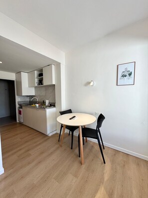 Departamento superior, vista a la ciudad | Área de sala de estar