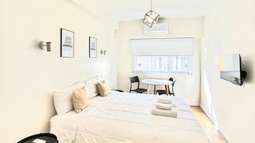 Standaard appartement, uitzicht op de stad | 1 slaapkamer, een kluis op de kamer, verduisterende gordijnen