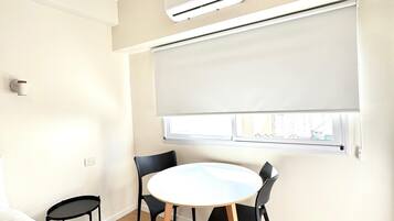 Standard Apartment, City View | Living area