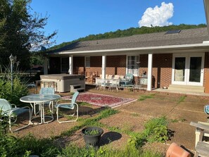 Outdoor dining - Fork Inn's Southern Hospitality Ranch, Rm #3 SHR3 (Franklin)