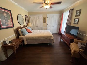 2 habitaciones, tabla de planchar con plancha, cuna de viaje y wifi 