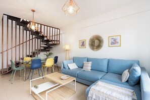 Smart TV - Home2Book Enchanting Seaviews Duplex, Pool&Terrace (Las Caletillas)