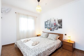 3 bedrooms, iron/ironing board, WiFi, bed sheets