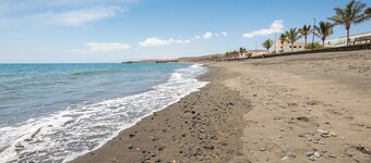 Home2Book Cozy Beachfront Getaway in Tarajalejo