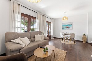 Smart TV - Home2Book Serene Canary Style House, Garden & Pool (Playa Blanca)