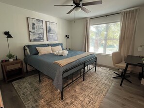 3 bedrooms, desk, iron/ironing board, free WiFi