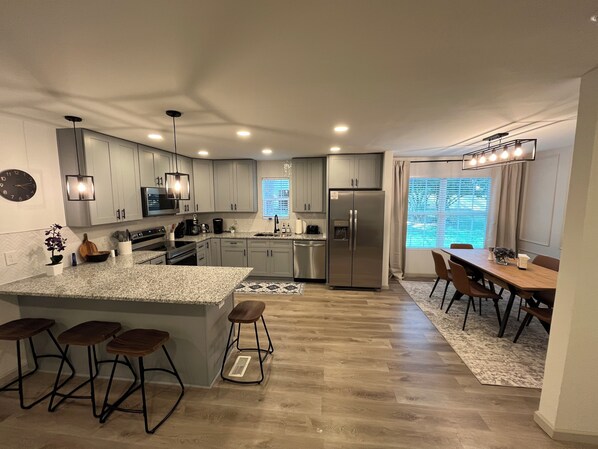 Fridge, microwave, oven, stovetop - 1 mile to Main Street in Monroe - Newly Renovated - Pet Friendly - Fenced Yard (Monroe)