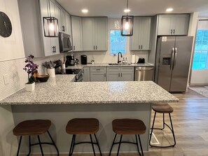 Fridge, microwave, oven, stovetop - 1 mile to Main Street in Monroe - Newly Renovated - Pet Friendly - Fenced Yard (Monroe)