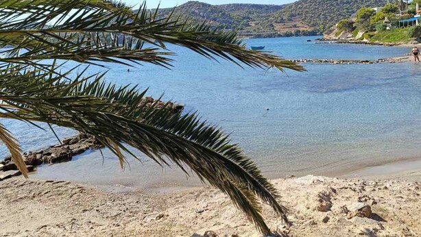 A beach with clear water, a sandy shore, and a distant hill. - Anatolis Apartment: Near Airport, Rafina Port & Beach (Artemis)