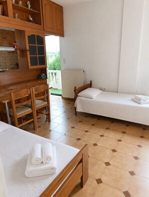 1 habitación, tabla de planchar con plancha, wifi gratis y ropa de cama 