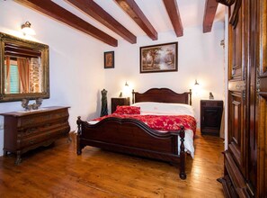 7 habitaciones, tabla de planchar con plancha, cuna de viaje y wifi 