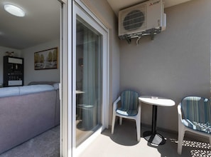 Outdoor dining - Kastel Stari Sunny Downtown Apartment with Terrace - One Bedroom Apartment with Terrace (Kastel Stari)