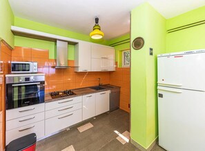 Microwave, oven, stovetop, coffee/tea maker