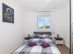 2 habitaciones, tabla de planchar con plancha, internet y ropa de cama