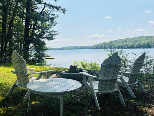 Peaceful Lakefront 2-bedroom Home For Beautiful and Relaxing Getaway