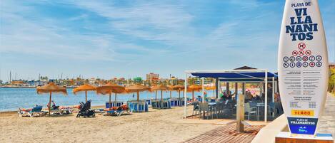 Beach nearby, sun loungers, beach towels
