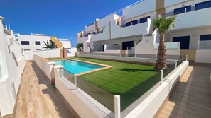 Outdoor pool - Top location! Stylish & sunny corner apartment near beach, nature & conviviality (San Pedro del Pinatar)
