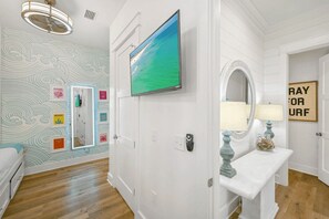 House (6 Bedrooms) | Interior