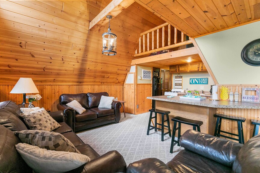 8 Mi To Dogwood Canyon: Cozy Cabin W/ Deck - Missouri