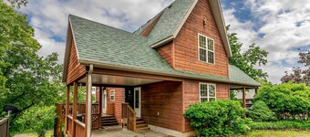 Walk to Lake: Lampe Cabin w/ Fireplace & Deck!