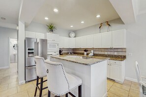 Fridge, microwave, oven, stovetop - Spacious townhouse- close to beach, with shared pool. (Hilton Head)