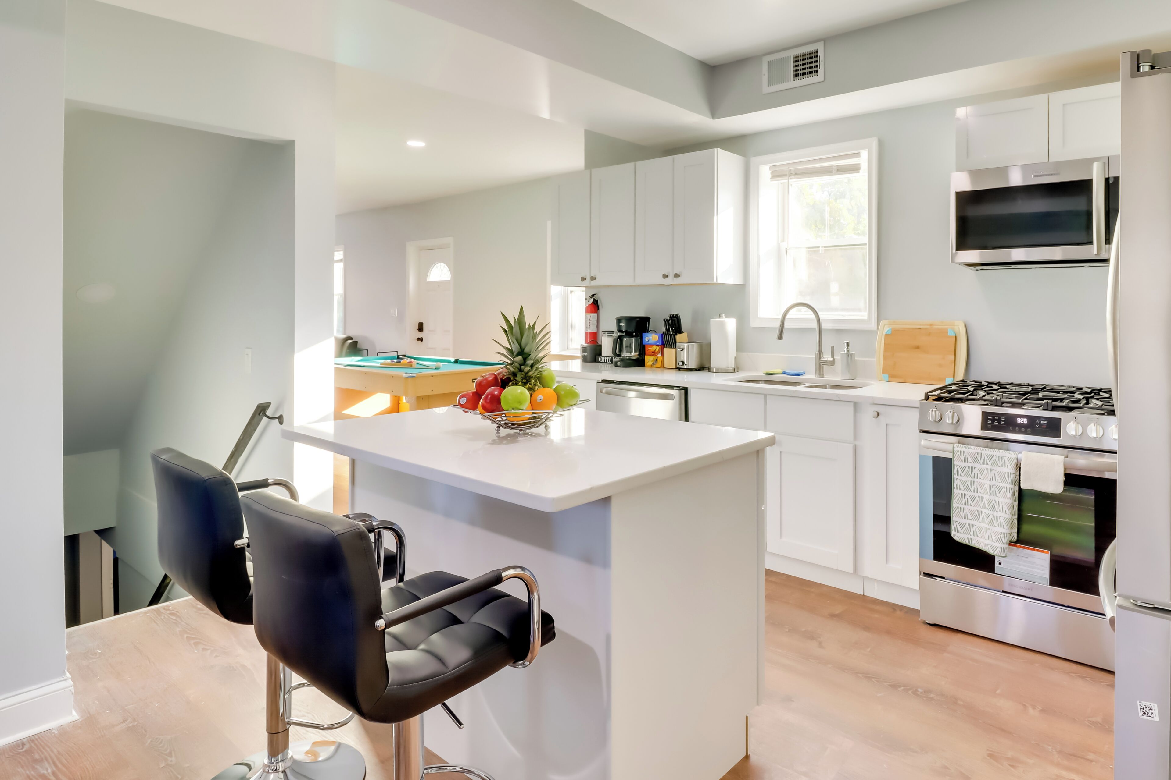 Fridge, microwave, dishwasher, coffee/tea maker