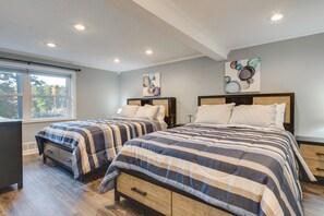 4 bedrooms, desk, iron/ironing board, WiFi