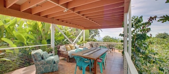 8 Mi to Magic Sands Beach: Tranquil Home w/ Lanai!