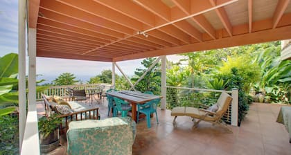 8 Mi to Magic Sands Beach: Tranquil Home w/ Lanai!