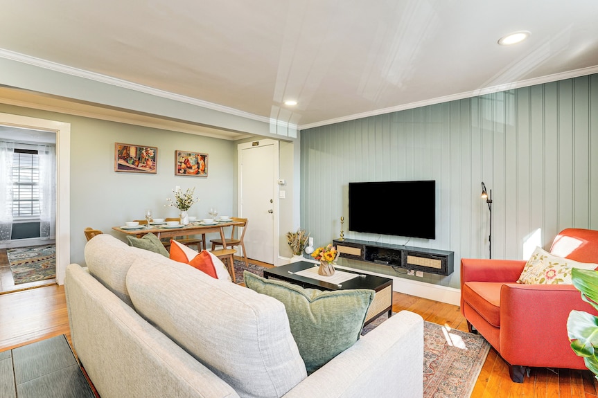 Walk To Constitution Beach: Mid-century Boston Gem - Boston, MA