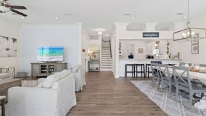 Interior - 30A Wave and Sea by Avantstay Lagoon Pool, Walk to Beach (Panama City Beach)