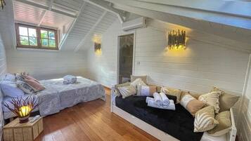 4 bedrooms, in-room safe, desk, iron/ironing board